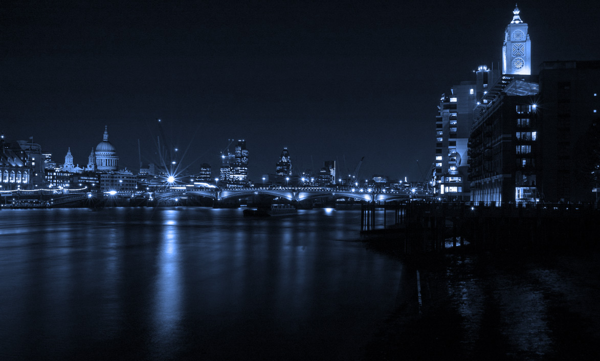 Monochrome Thames